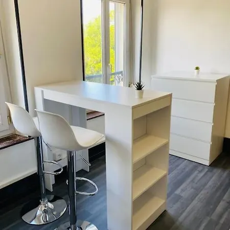 Modern Downtown Cosy Nest